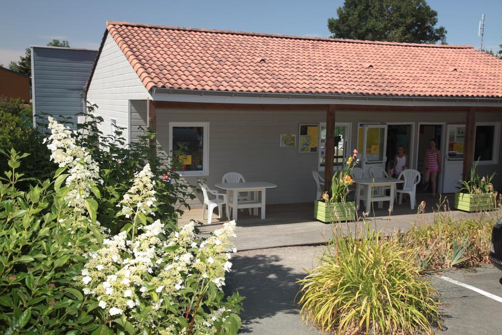 Camping Des Rulieres Ξενοδοχείο Saint-Valérien Εξωτερικό φωτογραφία